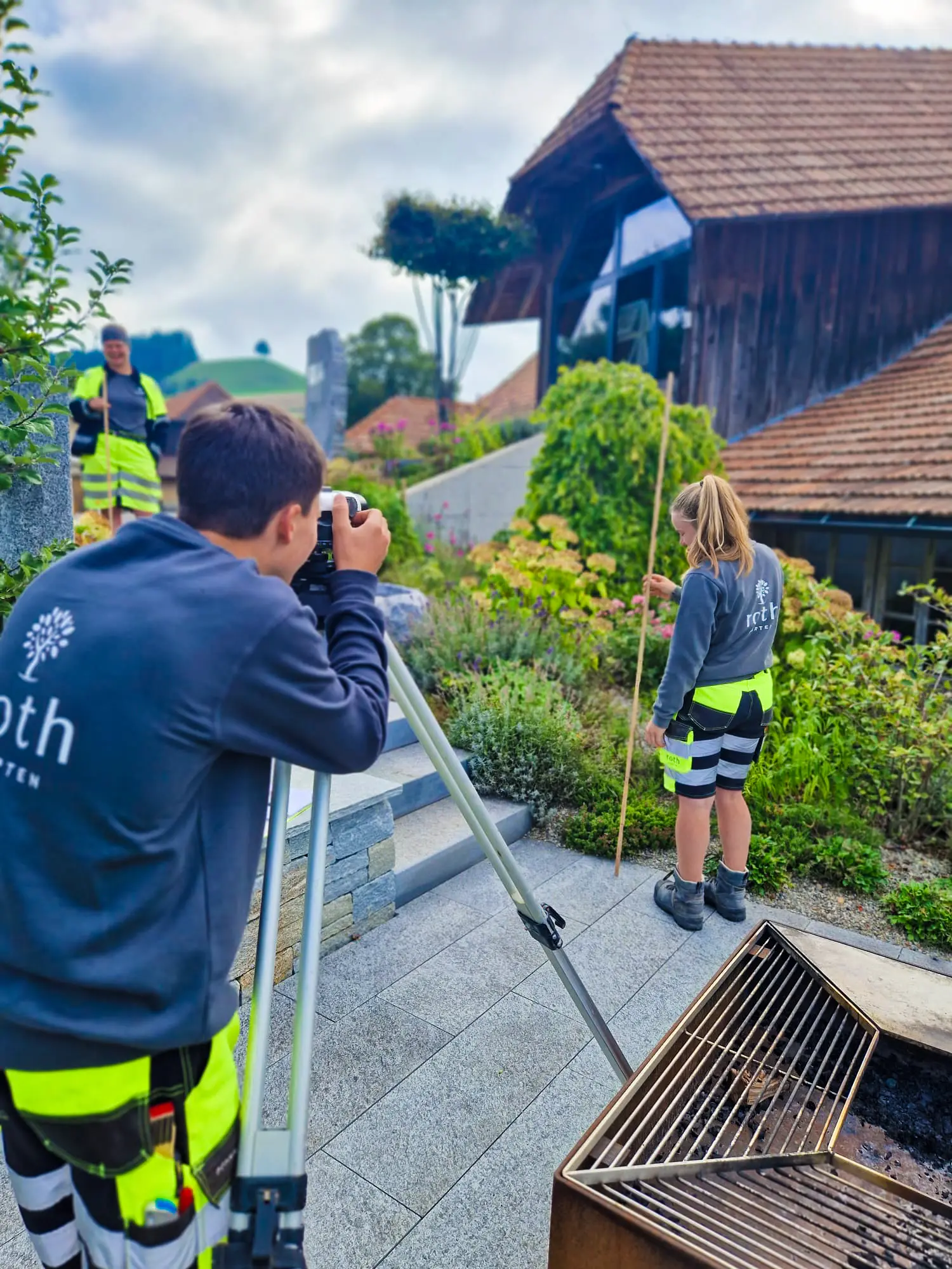 Unser Betrieb verfügt über vielseitige und anspruchsvolle Kundenaufträge. Dies ermöglicht dir eine umfassende und abwechslungsreiche Grundausbildung mit Einblick in alle Facetten des Berufes. 